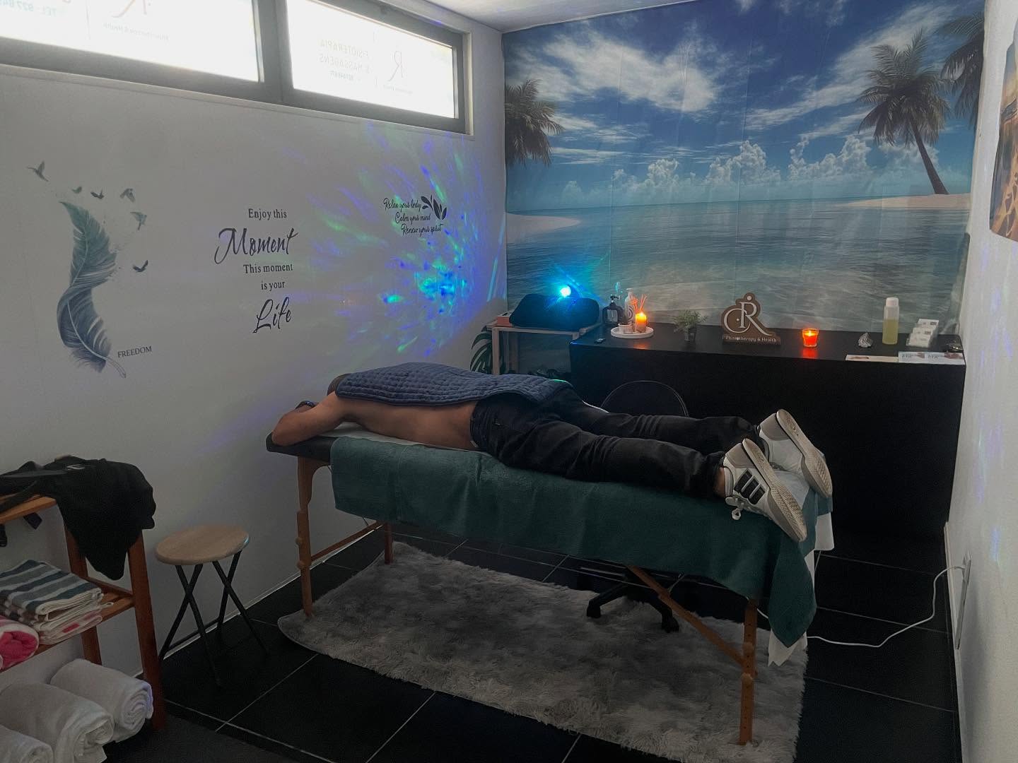 Sessão de massagem em ambiente calmo, RC Physiotherapy & Massage